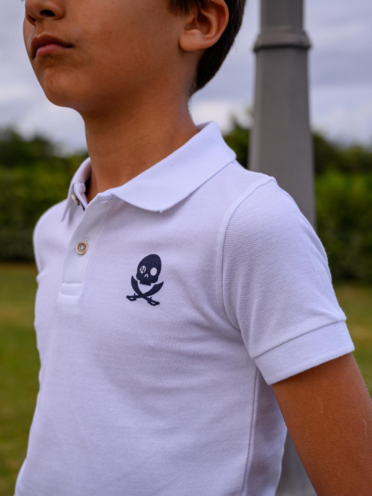 POLO NIÑO BLANCO CALAVERA