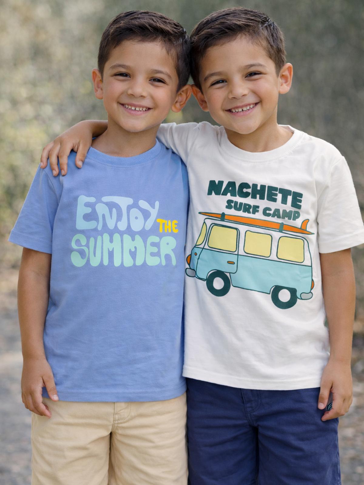 CAMISETA BLANCA CON FURGO EN PECHO