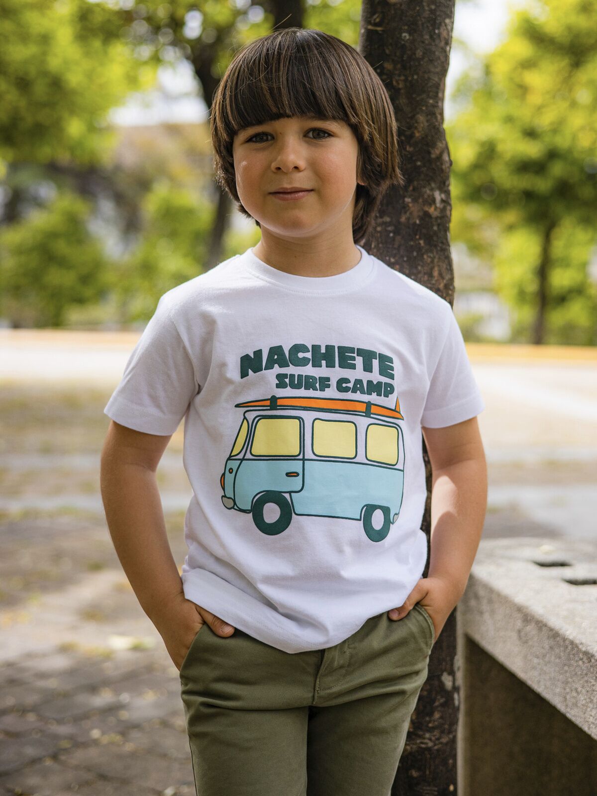 CAMISETA BLANCA CON FURGO EN PECHO