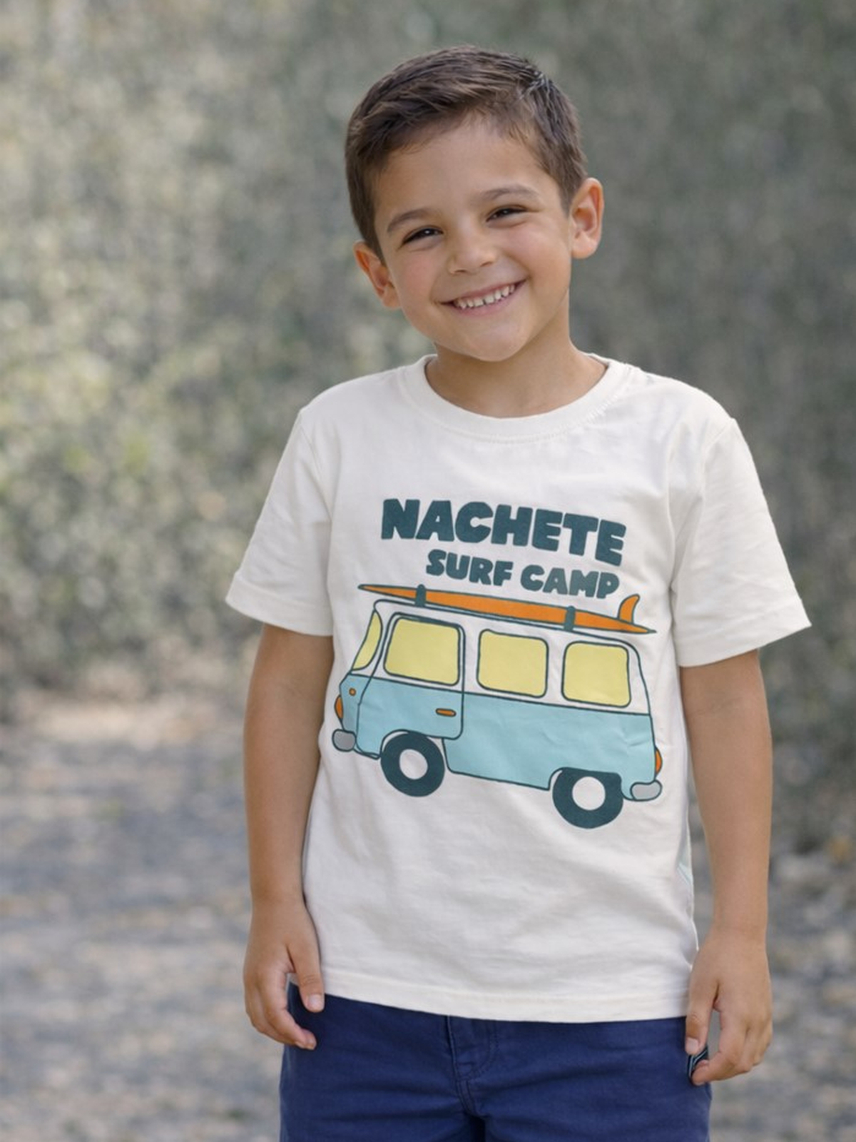 CAMISETA BLANCA CON FURGO EN PECHO