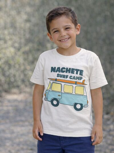 CAMISETA BLANCA CON FURGO EN PECHO